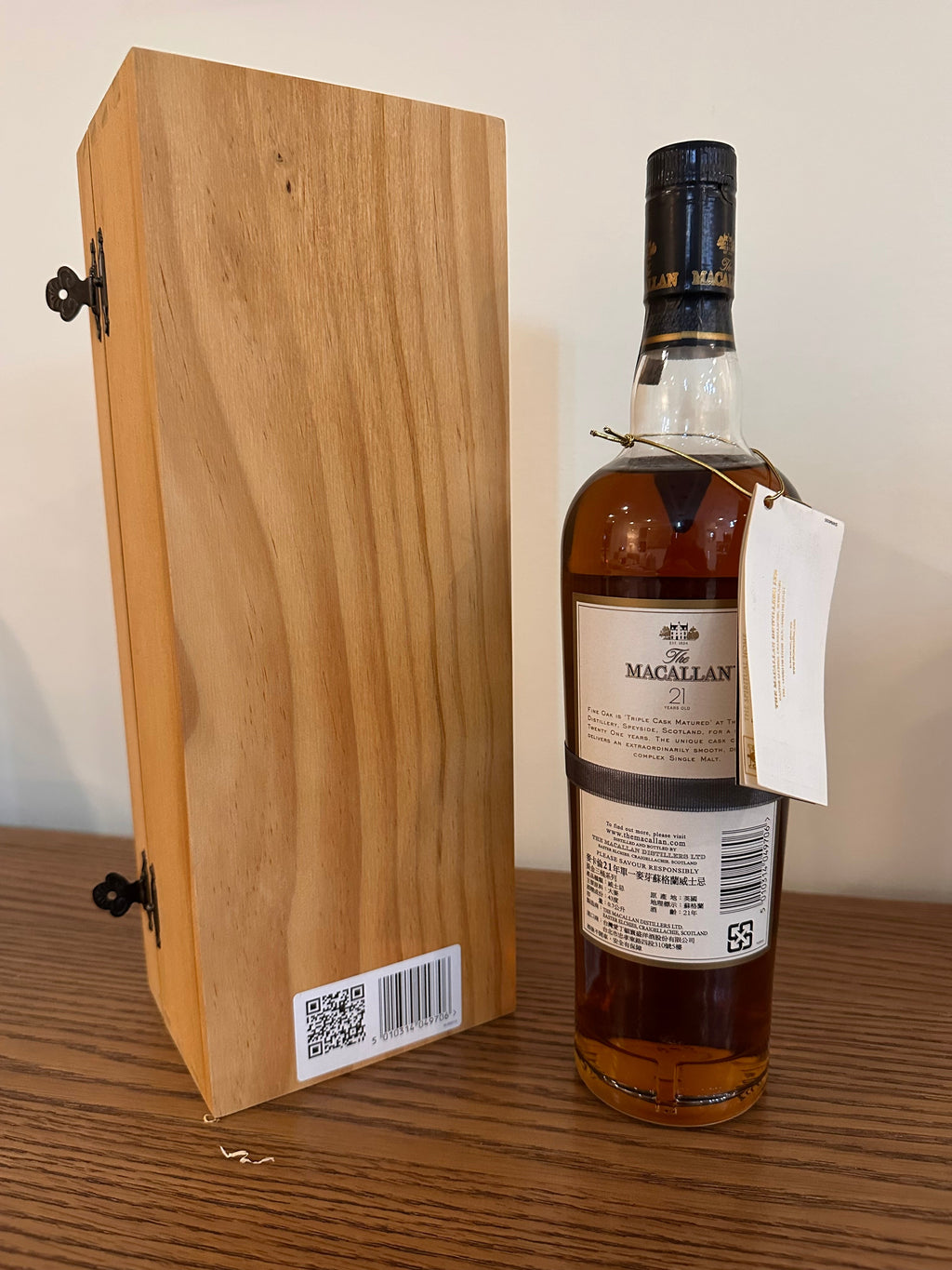 Macallan Fine Oak 21 Year Old Single Malt Scotch Whisky (Wooden Display Box) 700ml