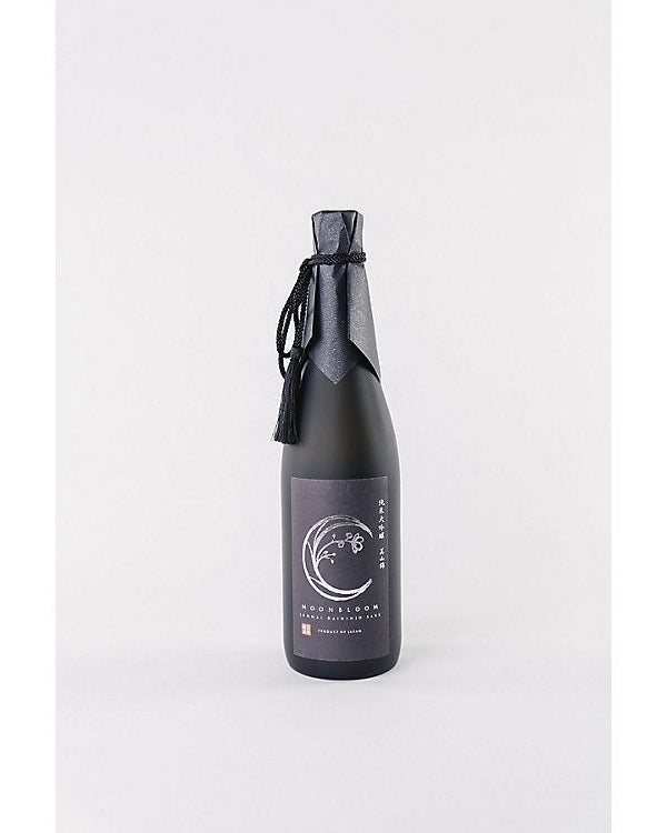 Moon Bloom Junmai Daiginjo Sake 720ml
